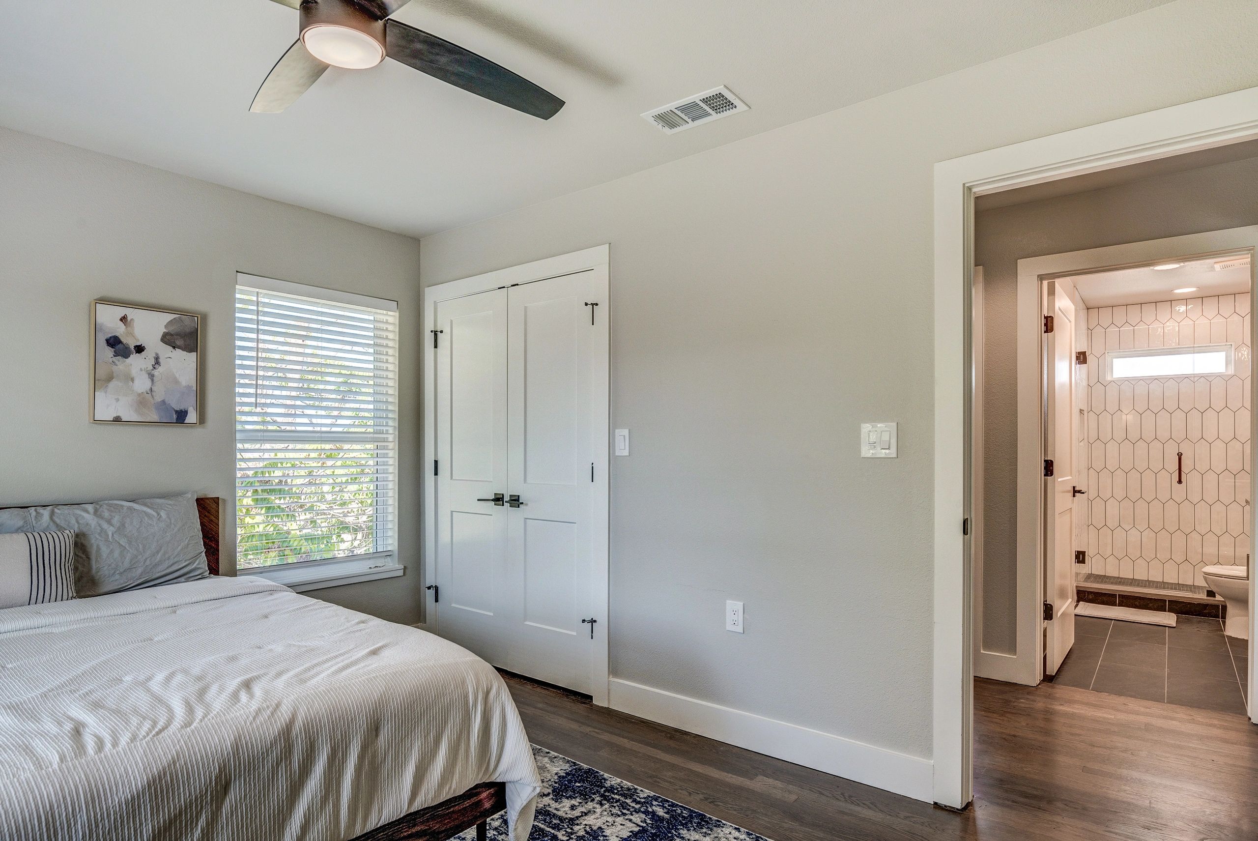 Comfortable furnished bedroom for an extended Dallas stay